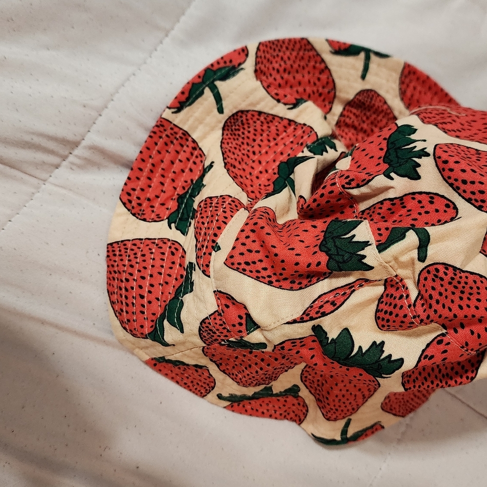 Baggu strawberry bucket hat - NWOT